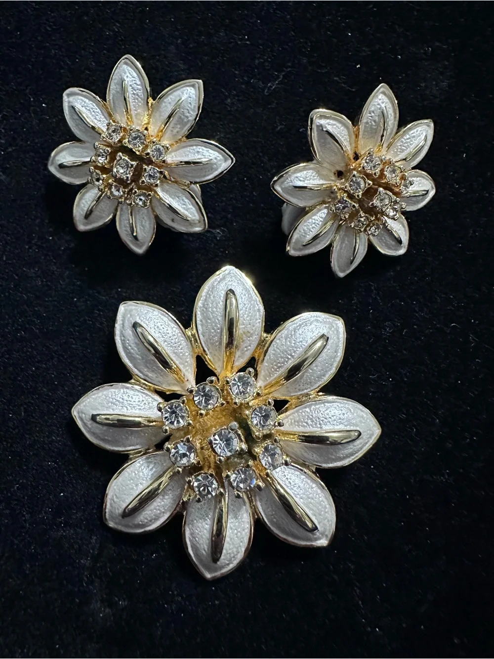 Elegant White Enamel and Gold Floral Brooch/Pendant & Clip Earring Set